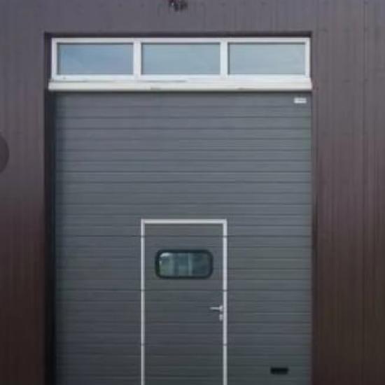 Секционные ворота для автосервиса