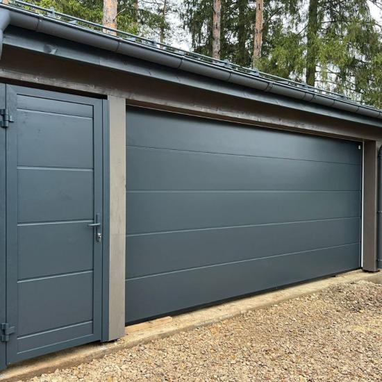 Секционные ворота для коттеджа и таунхауса